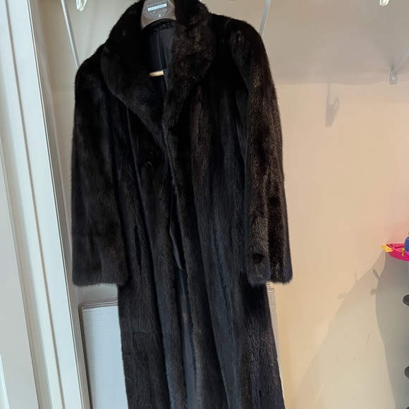 Custom made black full length mink coat size L ..excellent condition